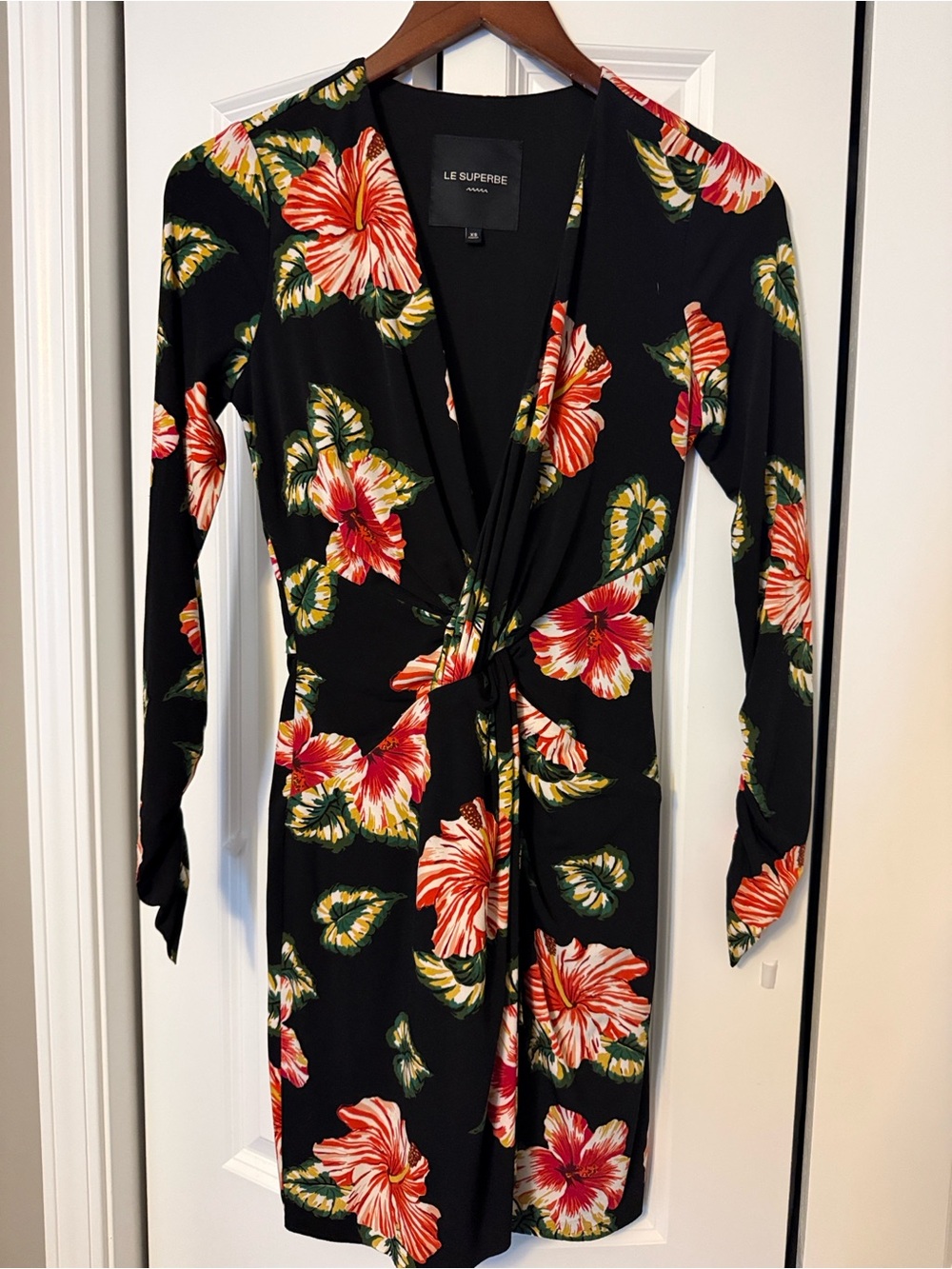Le Superbe body con dress in hibiscus print